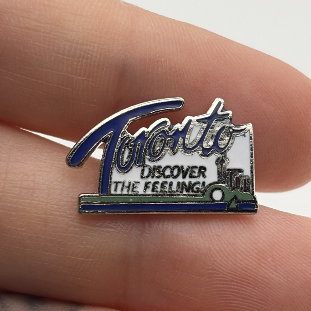 Toronto Canada Discover The Feeling! Travel Souvenir Lapel Hat Pin